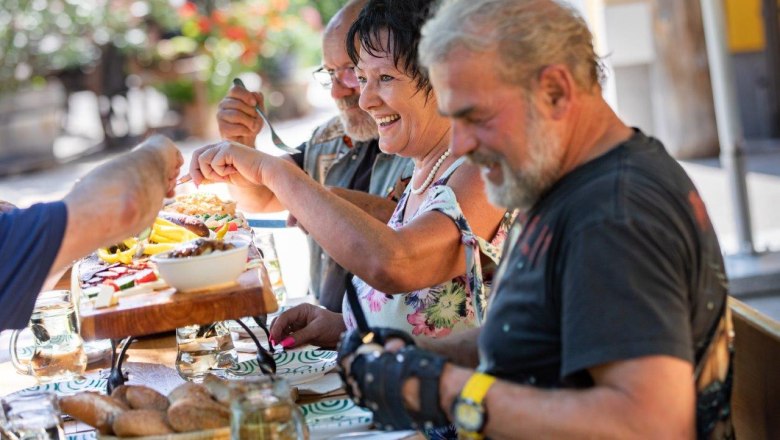 Perbersdorfer wine tavern and hotel, &copy; Perbersdorfer Heuriger und Hotel