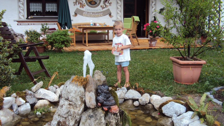 Child in the garden, &copy; Familie Gasteiner