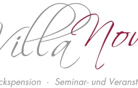 Logo der Villa Nova mit Schriftzug und Beschreibung als Frühstückspension und Seminarhaus.