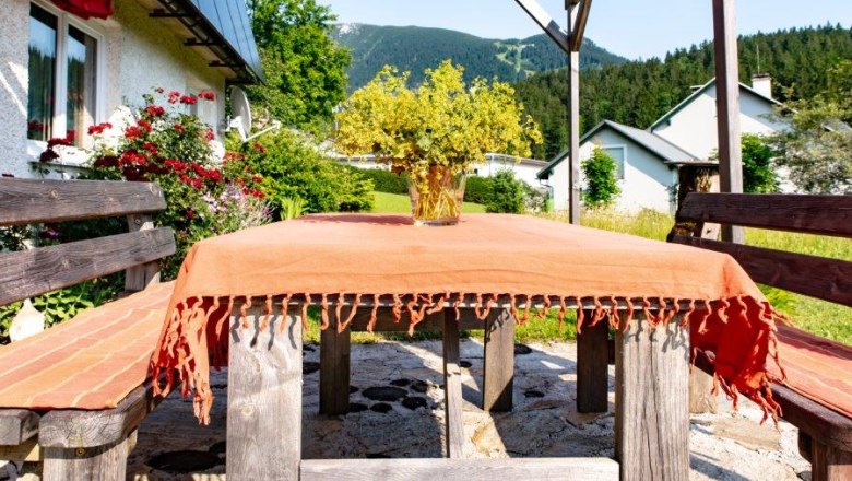 Garten mit Sitzgelegenheit, &copy; Hanifoto.at HANI OTTLIK