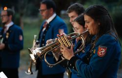 Auftaktveranstaltung am Freitag, 12. September 2025 in Hohenberg.
Cornelius Obonya, Melissa Coleman, Peter Havlicek und Frederic Alvarado-Dupuy treten gemeinsam mit dem Musikverein Hohenberg auf – eine Verbindung aus Schauspiel, Musik und Kultur.