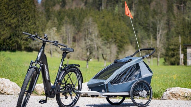 eBike with child trailer, &copy; Ludwig Fahrnberger