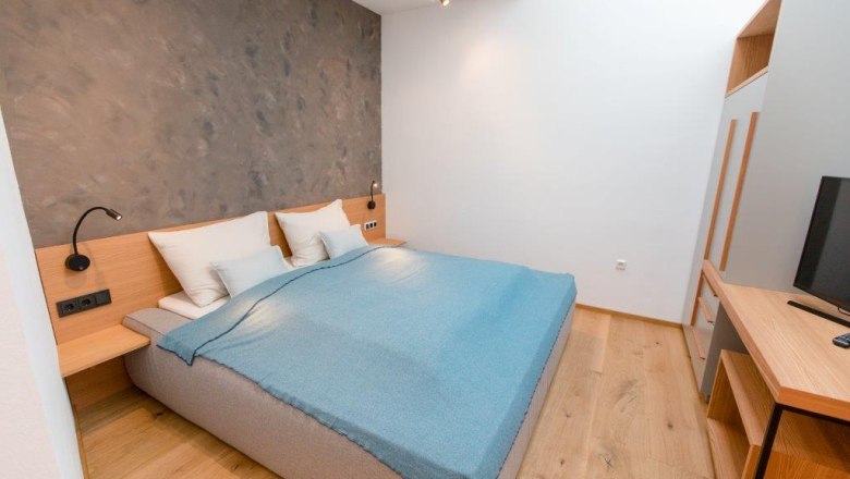 Hálószoba a tóparti házban, © schwarz-koenig.at