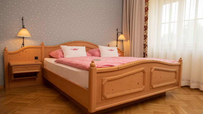 Perbersdorfer wine tavern & hotel, &copy; Perbersdorfer Heuriger & Hotel