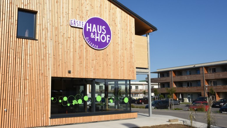 guesthouse-side-corner-sunny, © Helmut Leonhartsberger Guest house view from outside