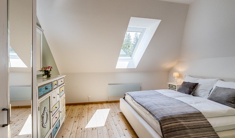 Herrenhaus See-Superior with balcony and lake view, &copy; Ferienwohnungen Herrenhaus