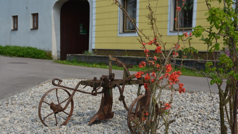 Courtyard entrance, &copy; Landhof Lydia