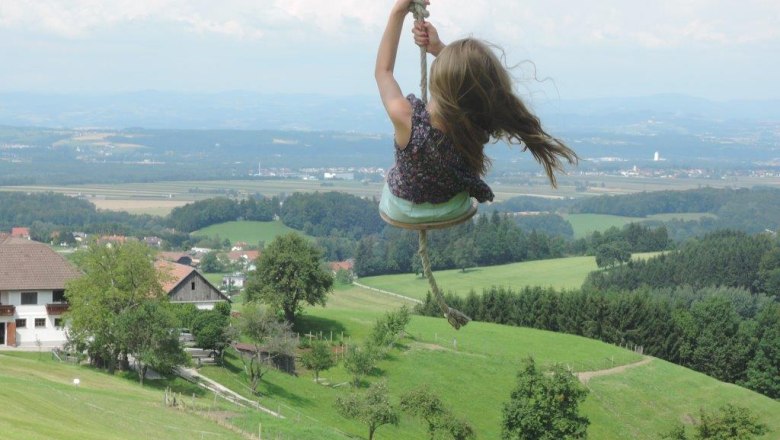 Mostviertel Schaukel mit Ausblick, &copy; Landhaus Aigner