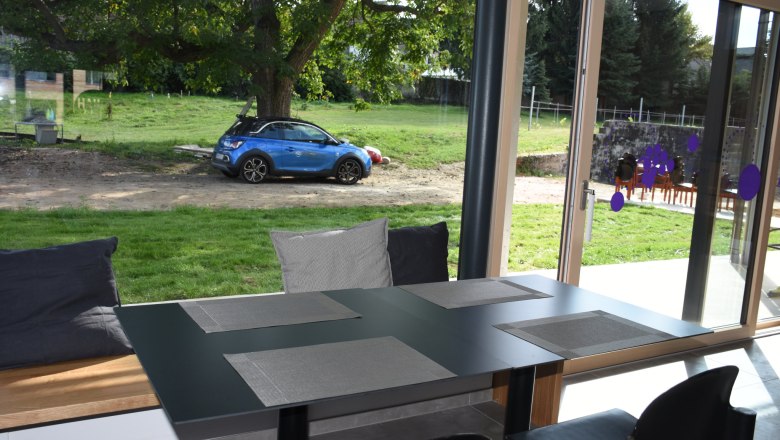 blick-aus-fruhstucksraum-sonnig, &copy; Helmut Leonhartsberger