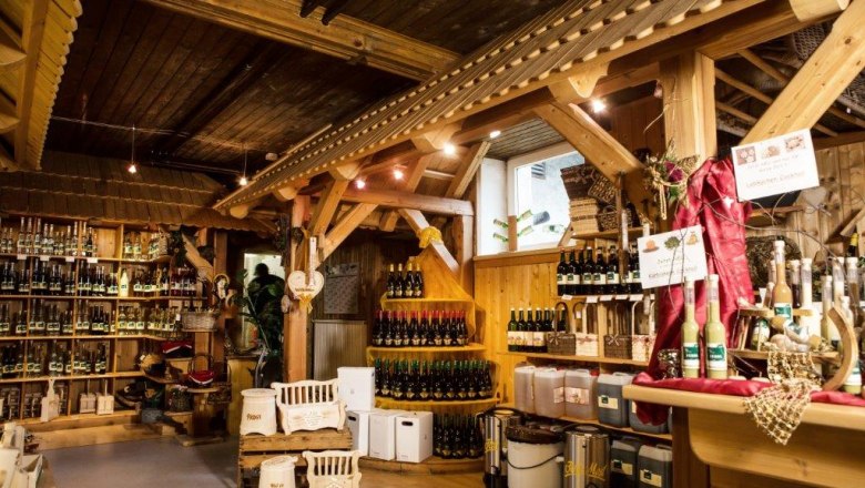 Ferdl drinks, &copy; schwarz-koenig.at