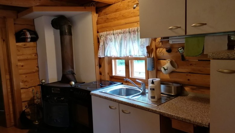 Kitchen in the log cabin, &copy; Magdalena Steindl