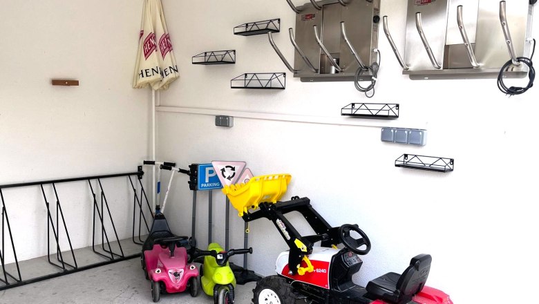 Vehicle garage and boot room, © Grasberger